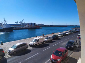 33 m2 face au port de Sète, Centre ville